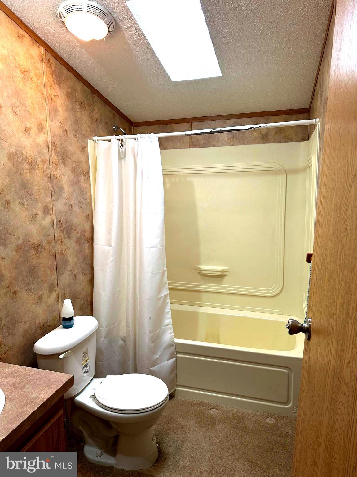 472 South Lancaster Street, Unit 8 Lebanon, PA 17046 - Photo 13 of 17 a bathroom with a toilet and a shower curtain