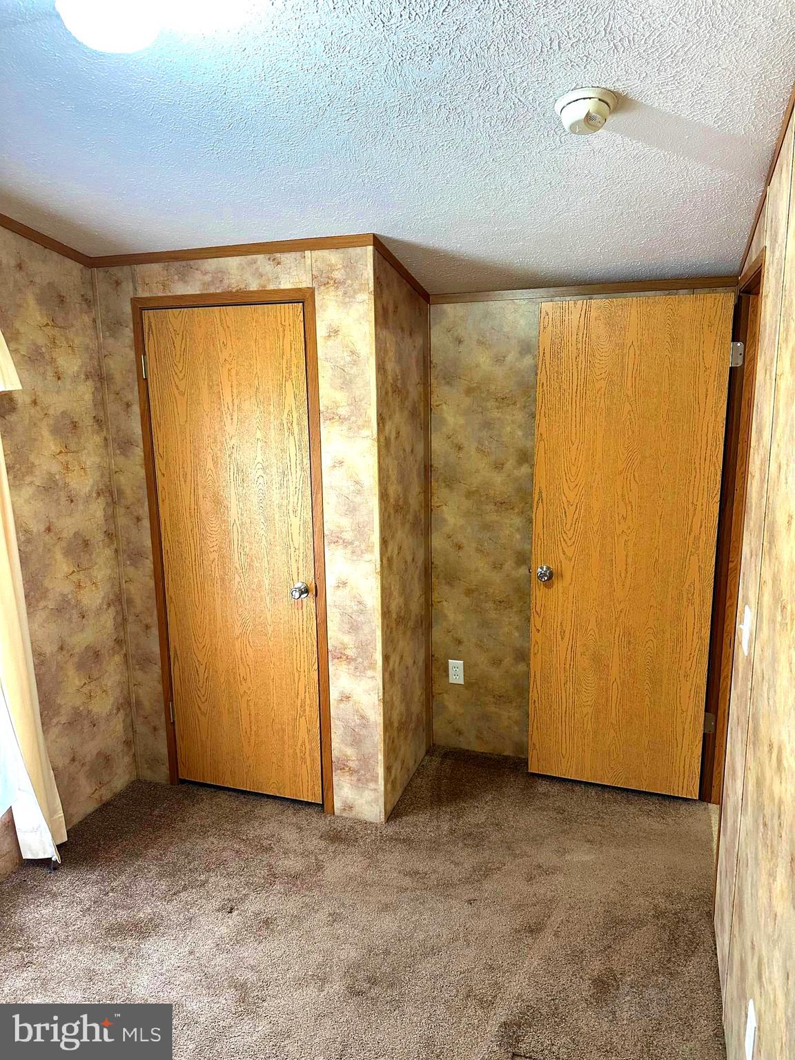 472 South Lancaster Street, Unit 8 Lebanon, PA 17046 - Photo 14 of 17 an empty room with windows