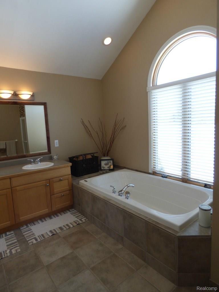 6845 Earhart Road South Lyon, MI 48178 - Photo 28 of 56 P1020582.jpg