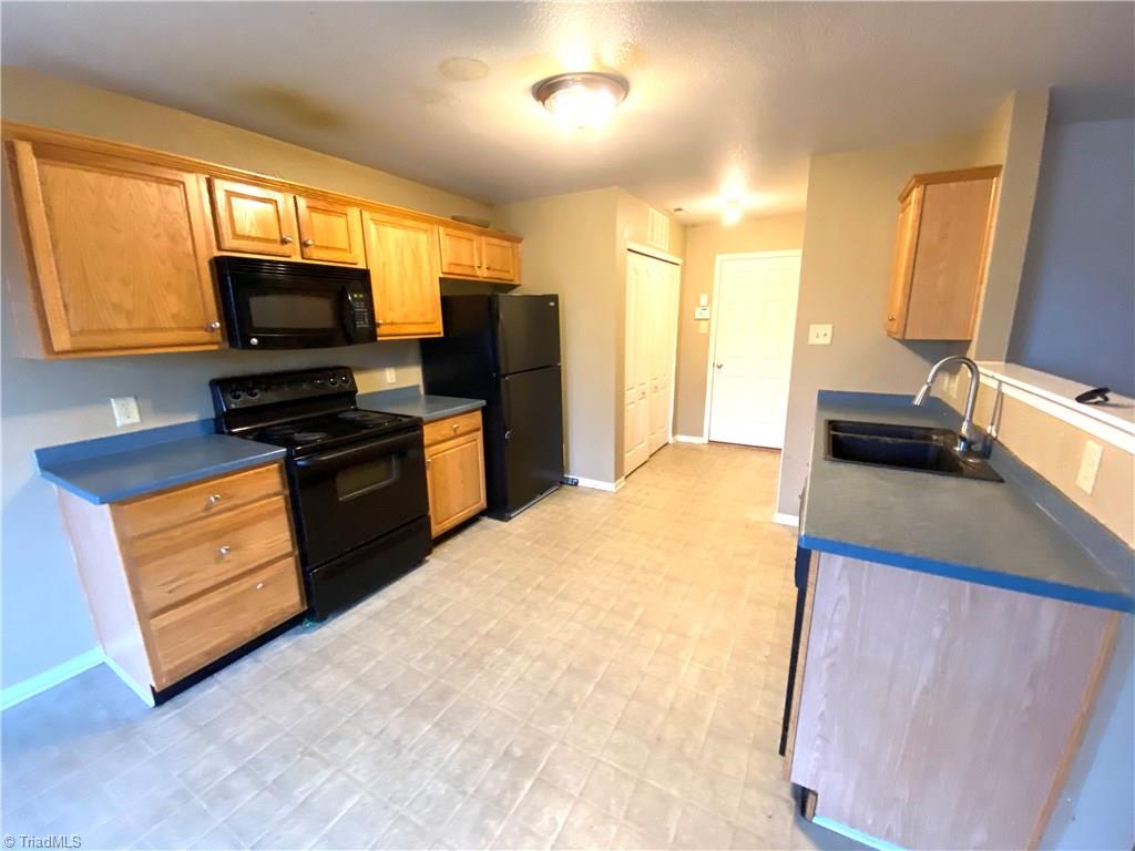 792 Runningbrook Lane Rural Hall, NC 27045 - Photo 2 of 13