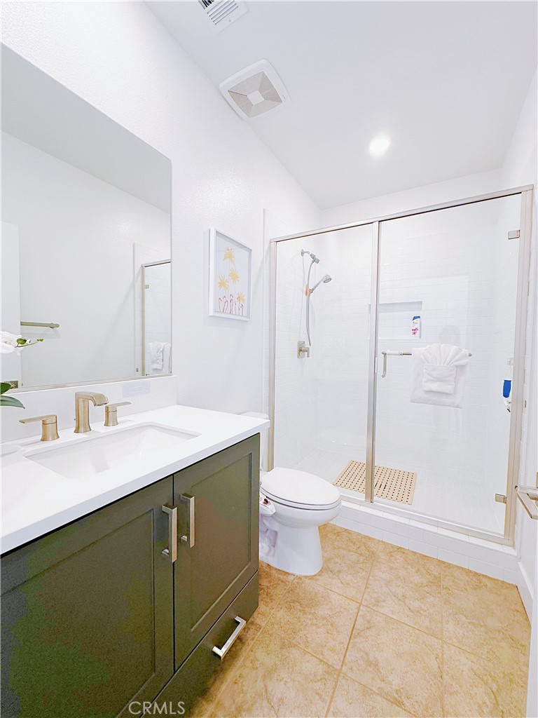 271 Tank Irvine, CA 92618 - Photo 11 of 54 Bathroom on the first floor