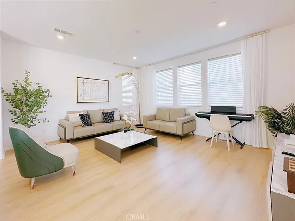 $6,900 | 271 Tank, Irvine, CA 92618