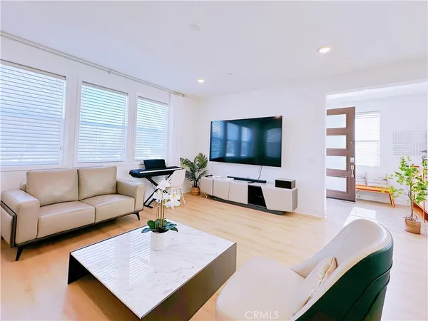 $6,900 | 271 Tank, Irvine, CA 92618