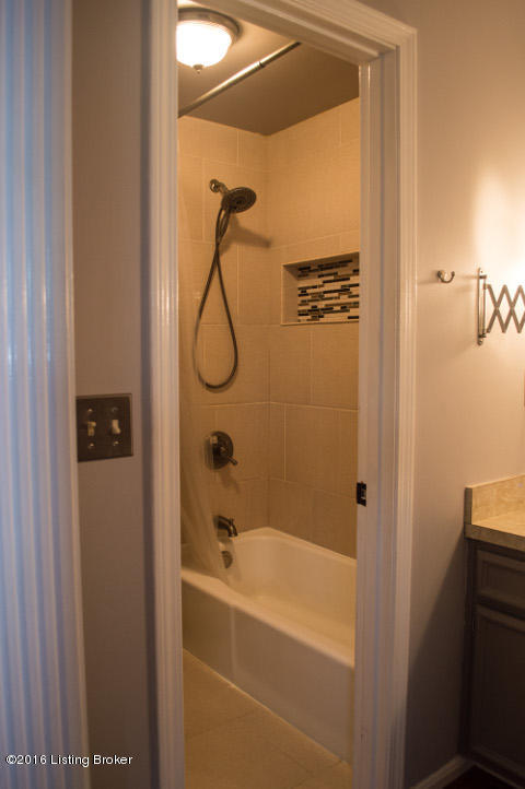 11903 Running Creek Road Louisville, KY 40243 - Photo 9 of 38 2nd floor master bath2