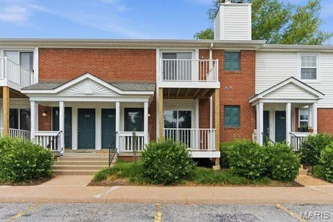 $169,900 | 9129 Wrenwood Lane, Brentwood, MO 63144