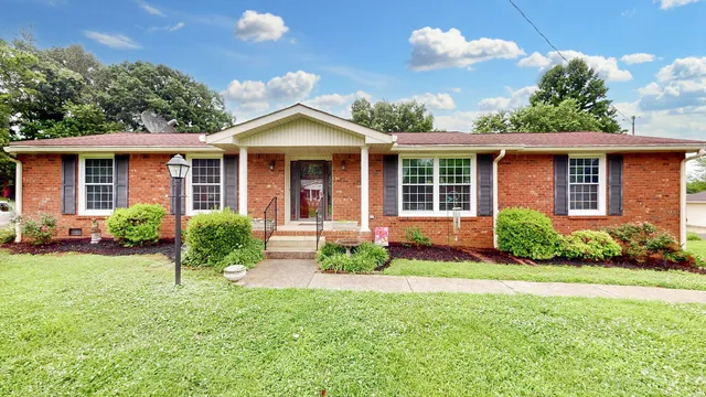 $385,000 | 521 Columbus Drive, Hermitage, TN 37076