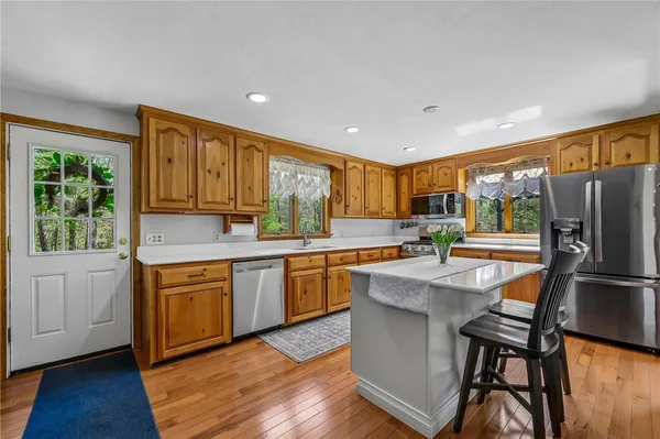 $699,000 | 320 Shannock Road, South Kingstown, RI 02879