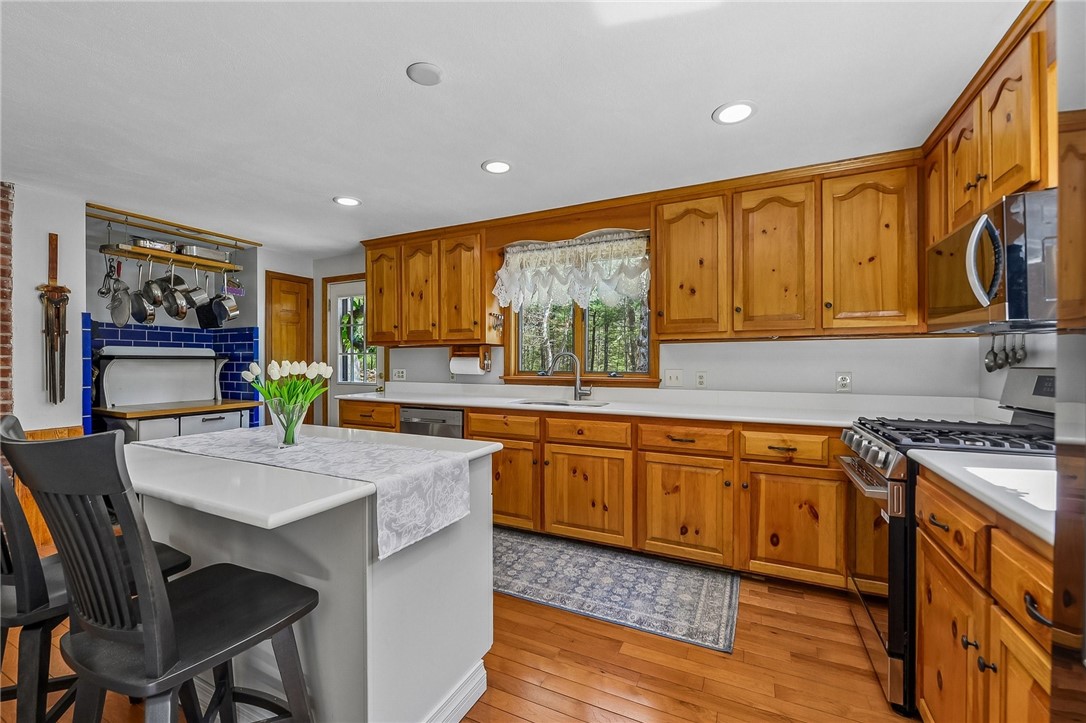 320 Shannock Road South Kingstown, RI 02879 - Photo 7 of 28