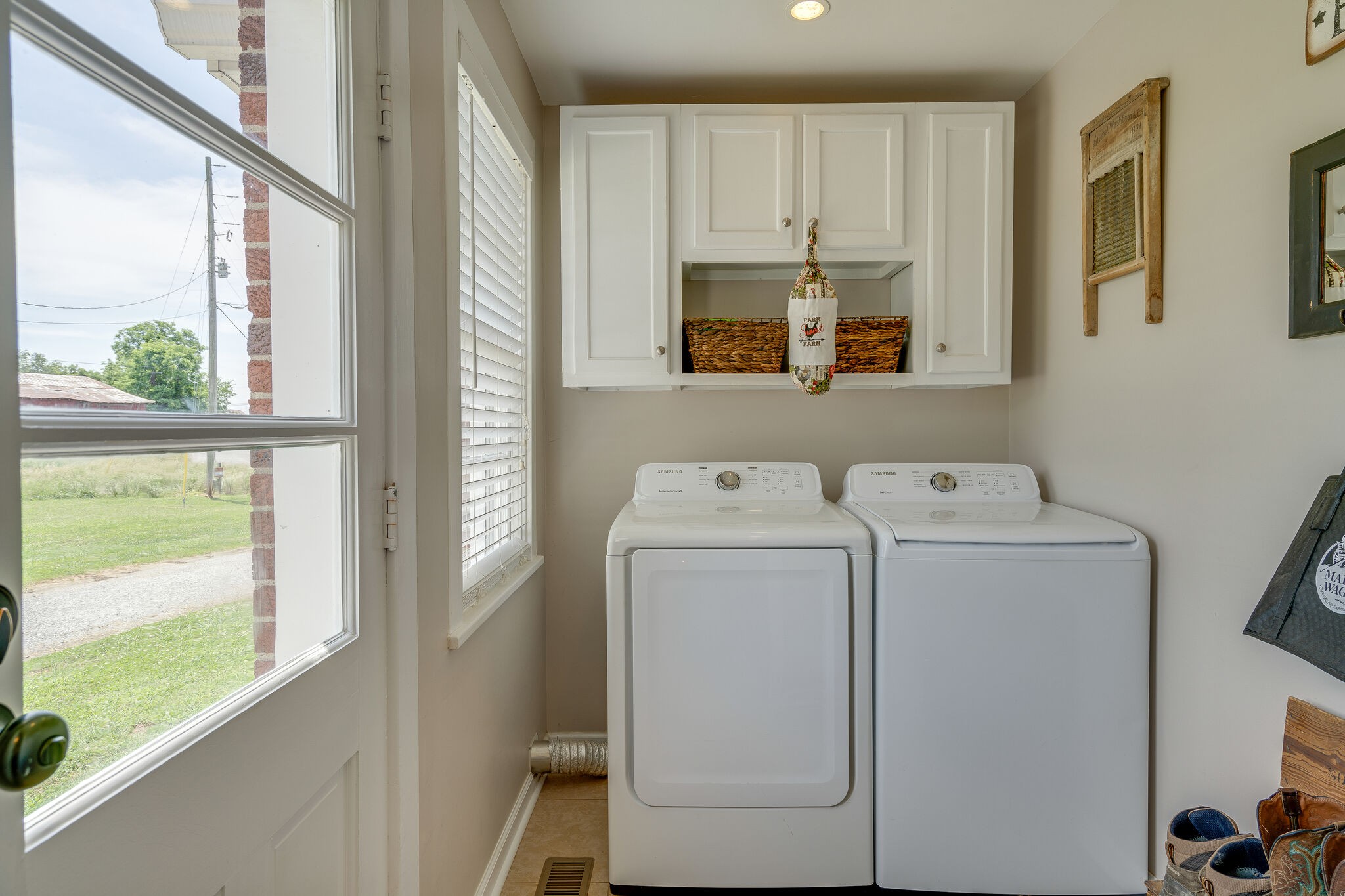 2241 Battle Creek Road Springfield, TN 37172 - Photo 19 of 32 a utility room with dryer and washer