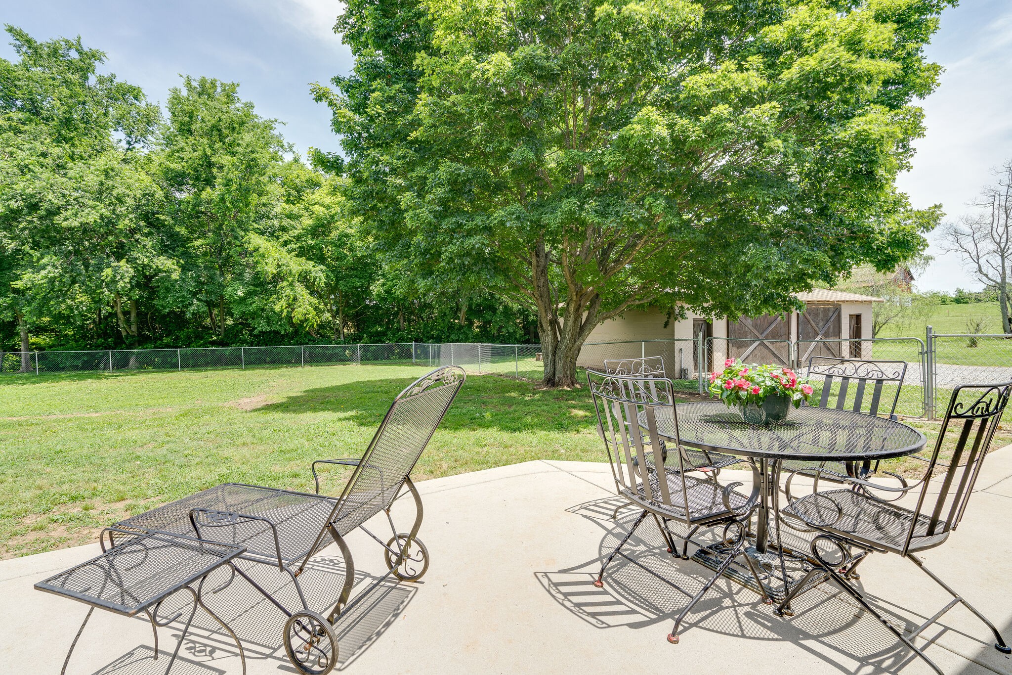 2241 Battle Creek Road Springfield, TN 37172 - Photo 25 of 32 a view of a swimming pool with a patio