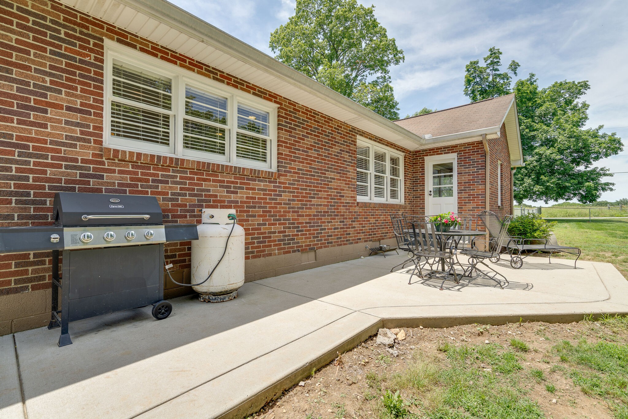 2241 Battle Creek Road Springfield, TN 37172 - Photo 26 of 32 a view of a patio with chairs and table in a patio