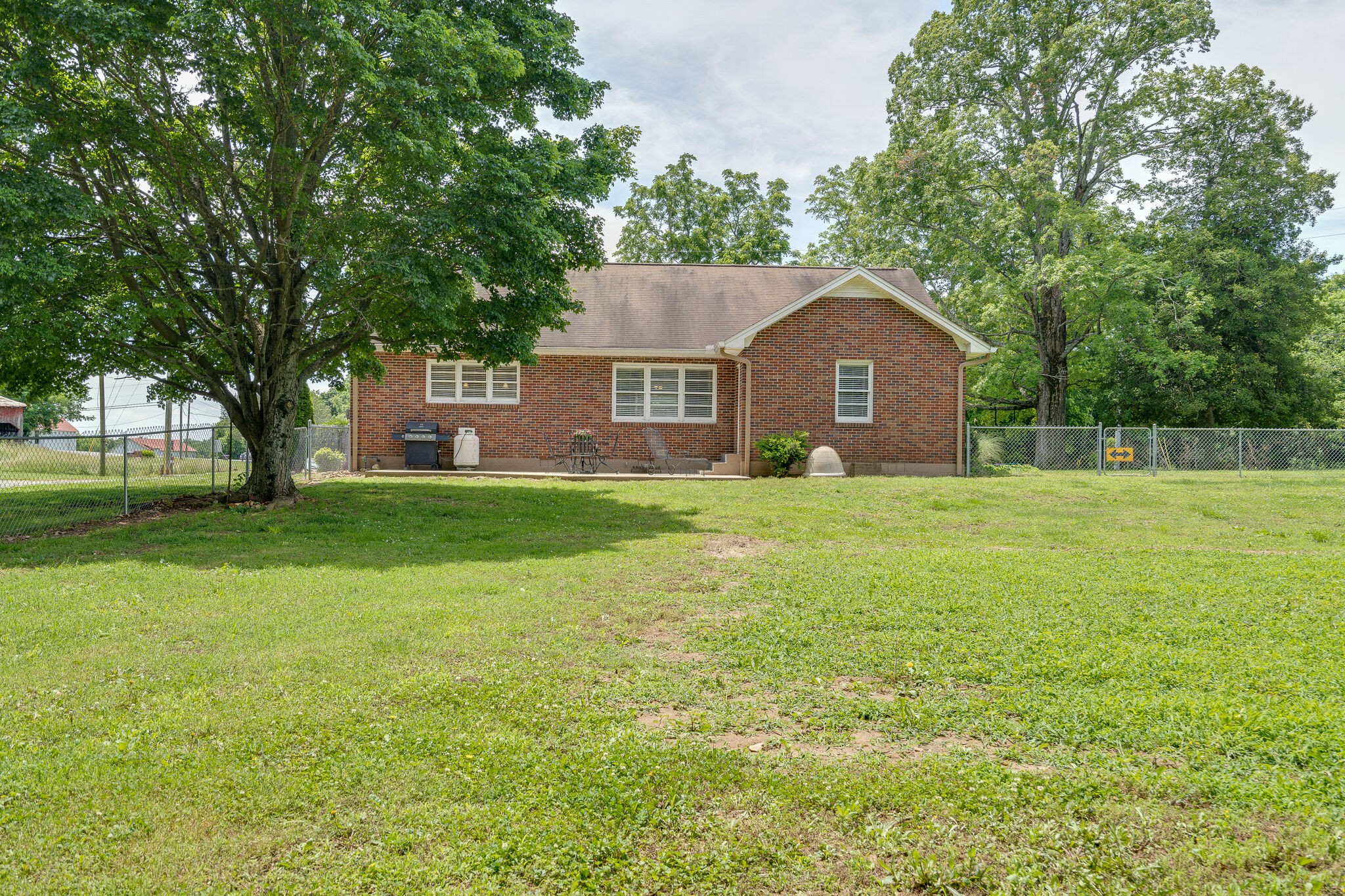 2241 Battle Creek Road Springfield, TN 37172 - Photo 28 of 32 a front view of a house with garden