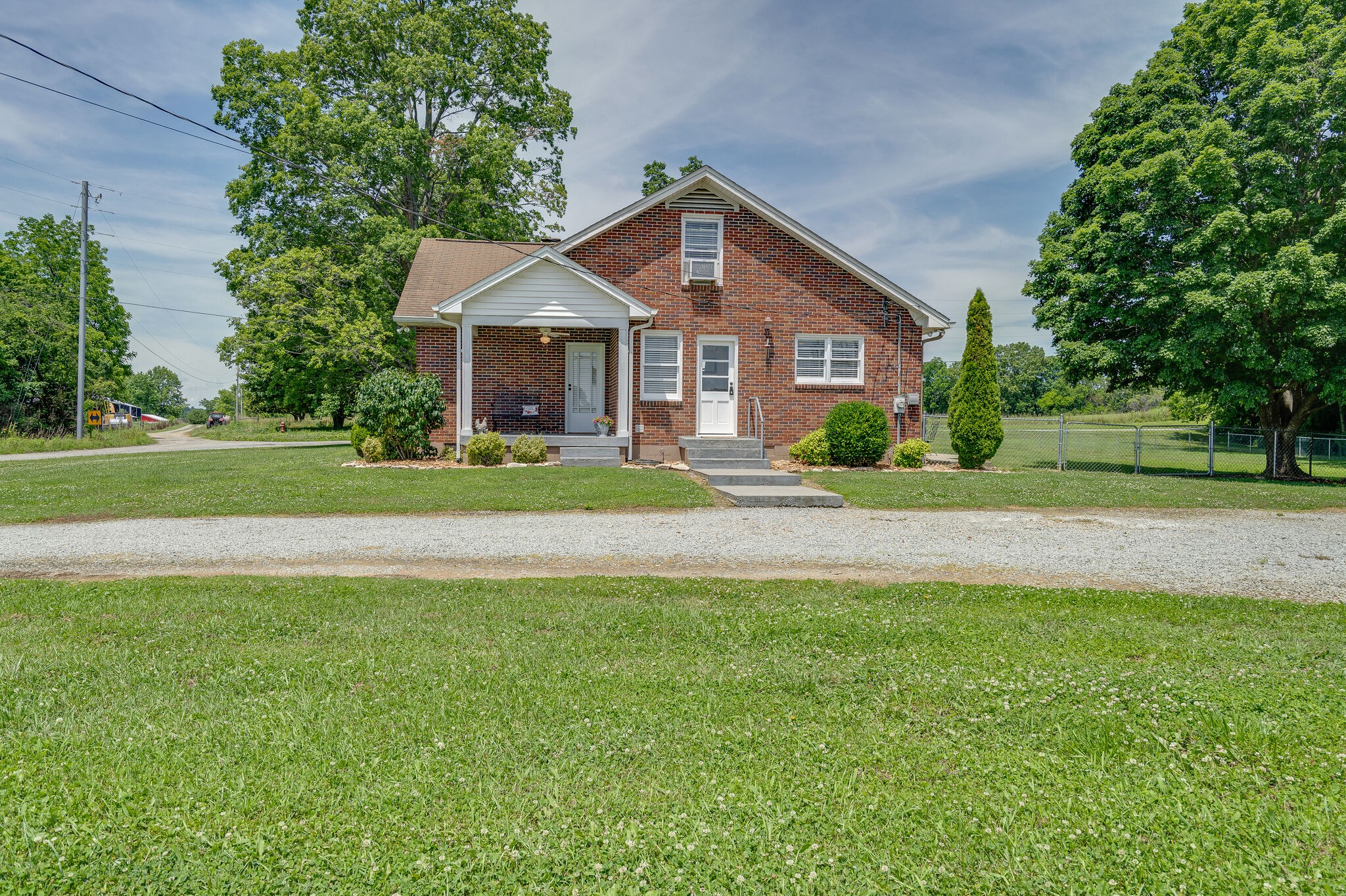 2241 Battle Creek Road Springfield, TN 37172 - Photo 4 of 32 a front view of a house with a yard