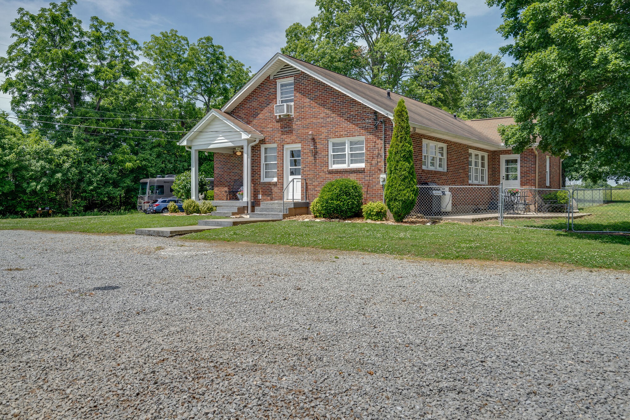 2241 Battle Creek Road Springfield, TN 37172 - Photo 5 of 32 a front view of house with yard and green space