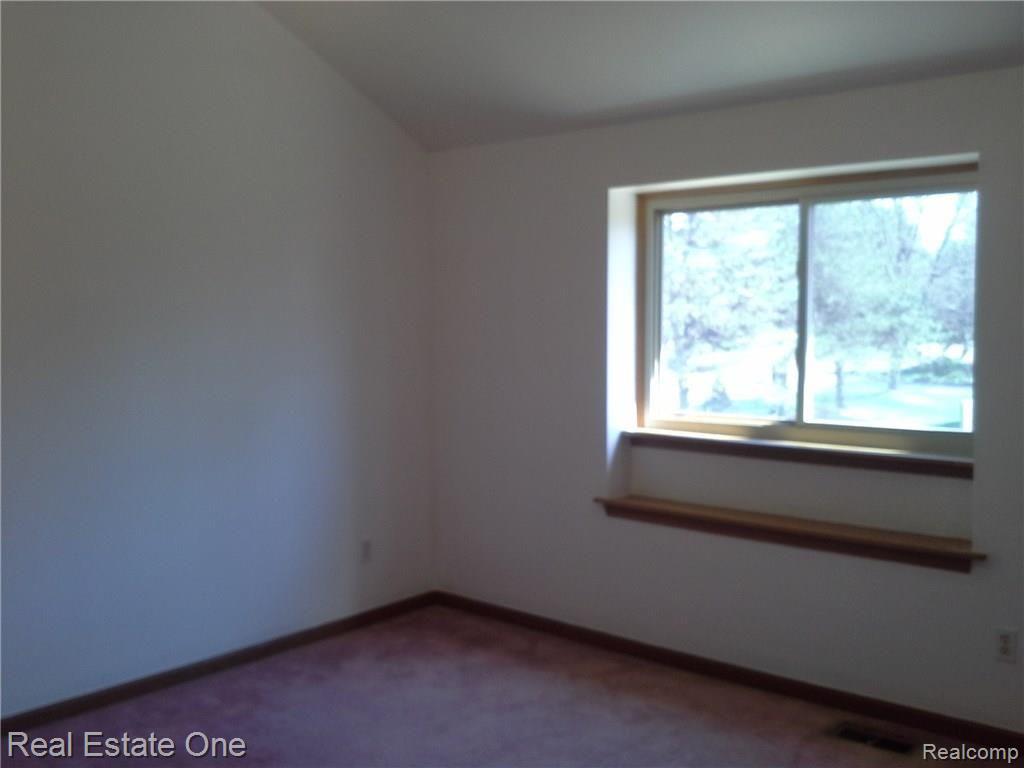 2577 South Commerce Road, Unit 11 Wolverine Lake, MI 48390 - Photo 26 of 57