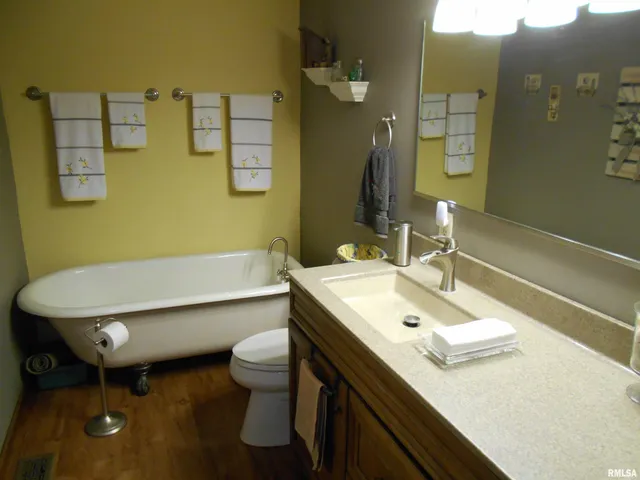 $269,900 | 18046 County Road 1000 East, Good Hope, IL 61438