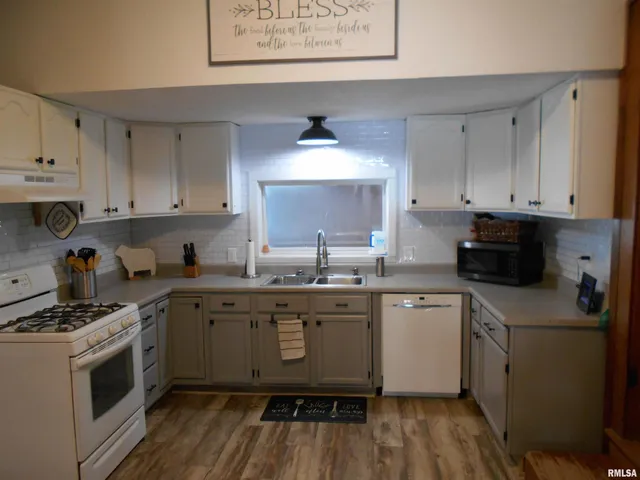 $269,900 | 18046 County Road 1000 East, Good Hope, IL 61438