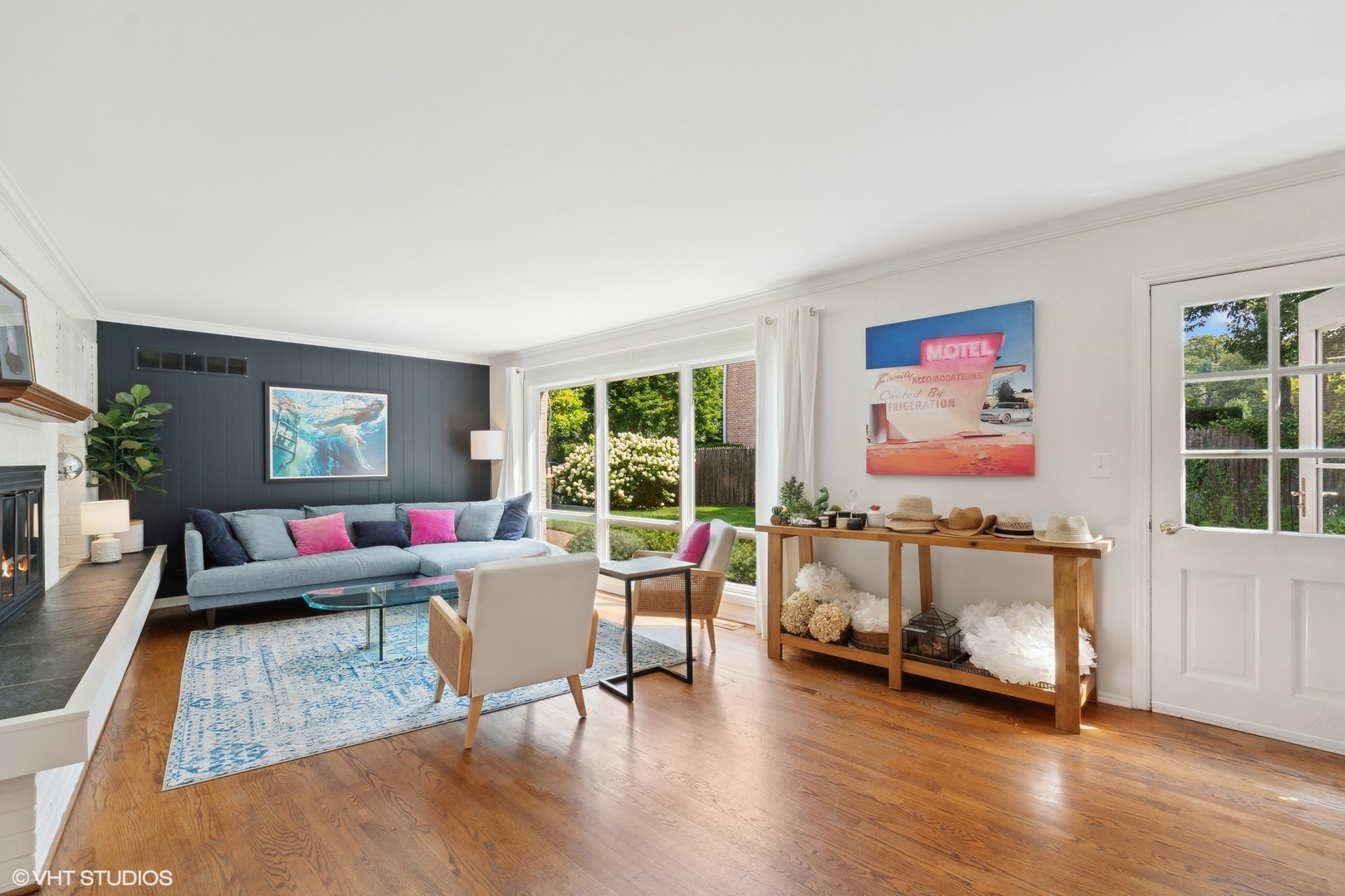 845 Forest Hill Road Lake Forest, IL 60045 - Photo 17 of 41 a living room with furniture and a wooden floor