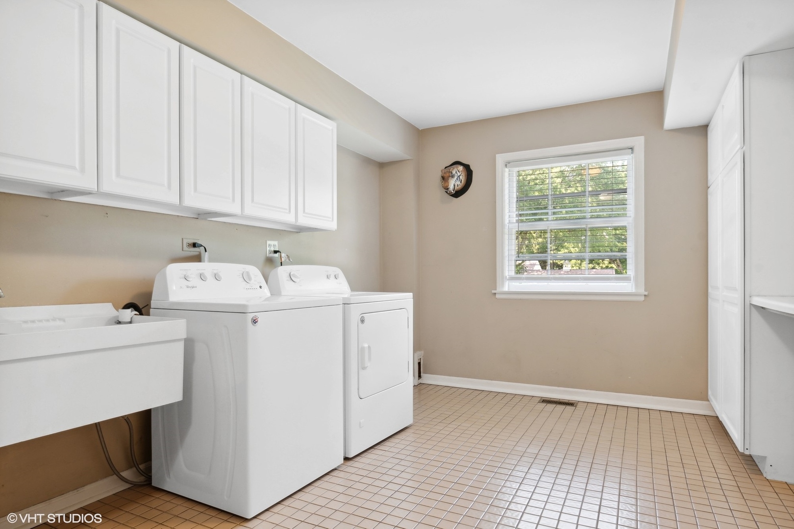 845 Forest Hill Road Lake Forest, IL 60045 - Photo 23 of 41 a utility room with dryer and washer