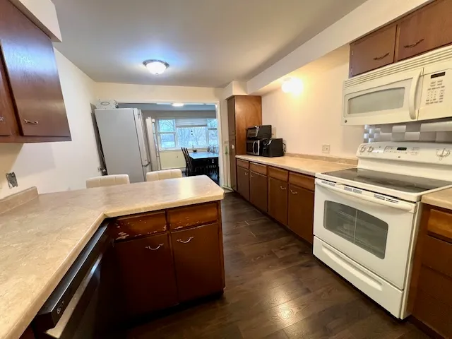 $319,000 | 2700 Bel Aire Drive, Unit 104, Arlington Heights, IL 60004