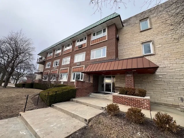 $319,000 | 2700 Bel Aire Drive, Unit 104, Arlington Heights, IL 60004