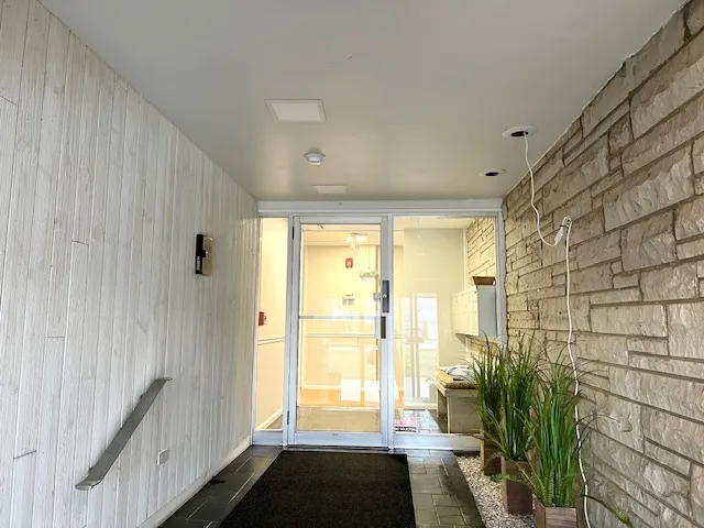 $319,000 | 2700 Bel Aire Drive, Unit 104, Arlington Heights, IL 60004