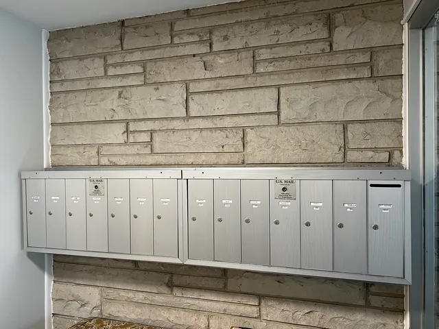 $319,000 | 2700 Bel Aire Drive, Unit 104, Arlington Heights, IL 60004