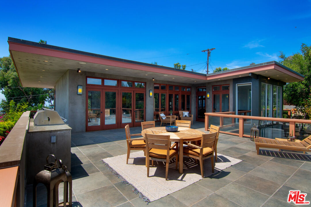 12517 Cloud Lane Los Angeles, CA 90049 - Photo 11 of 49