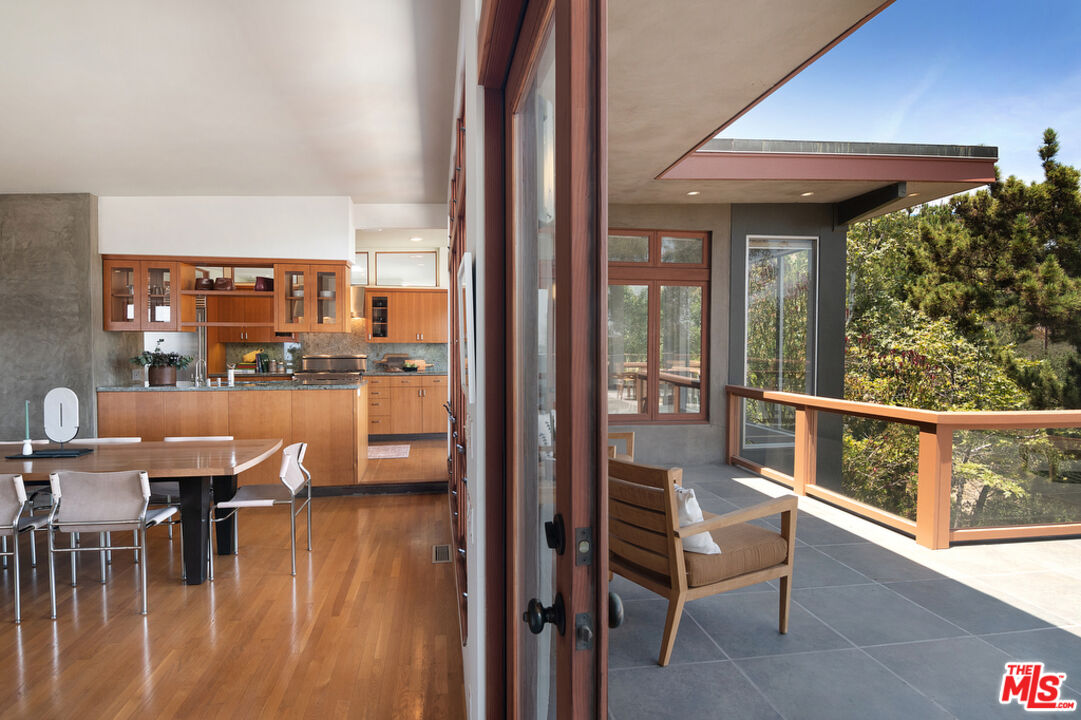 12517 Cloud Lane Los Angeles, CA 90049 - Photo 12 of 49