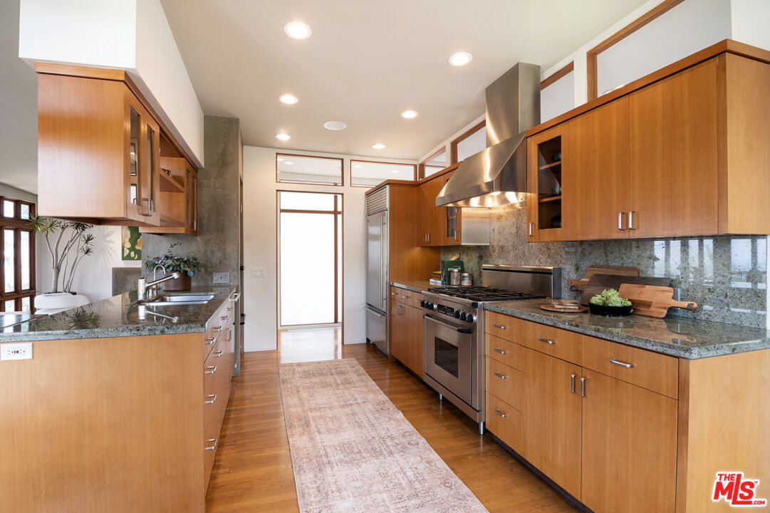 12517 Cloud Lane Los Angeles, CA 90049 - Photo 16 of 49