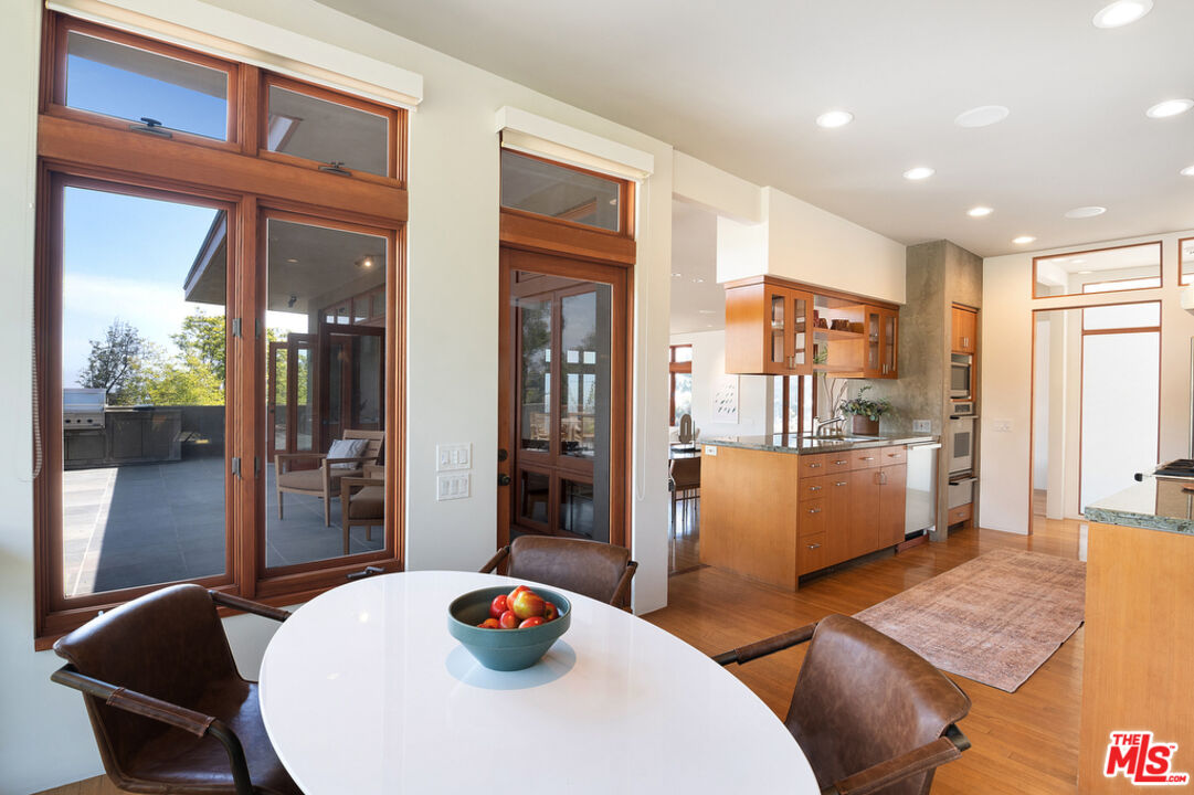 12517 Cloud Lane Los Angeles, CA 90049 - Photo 18 of 49