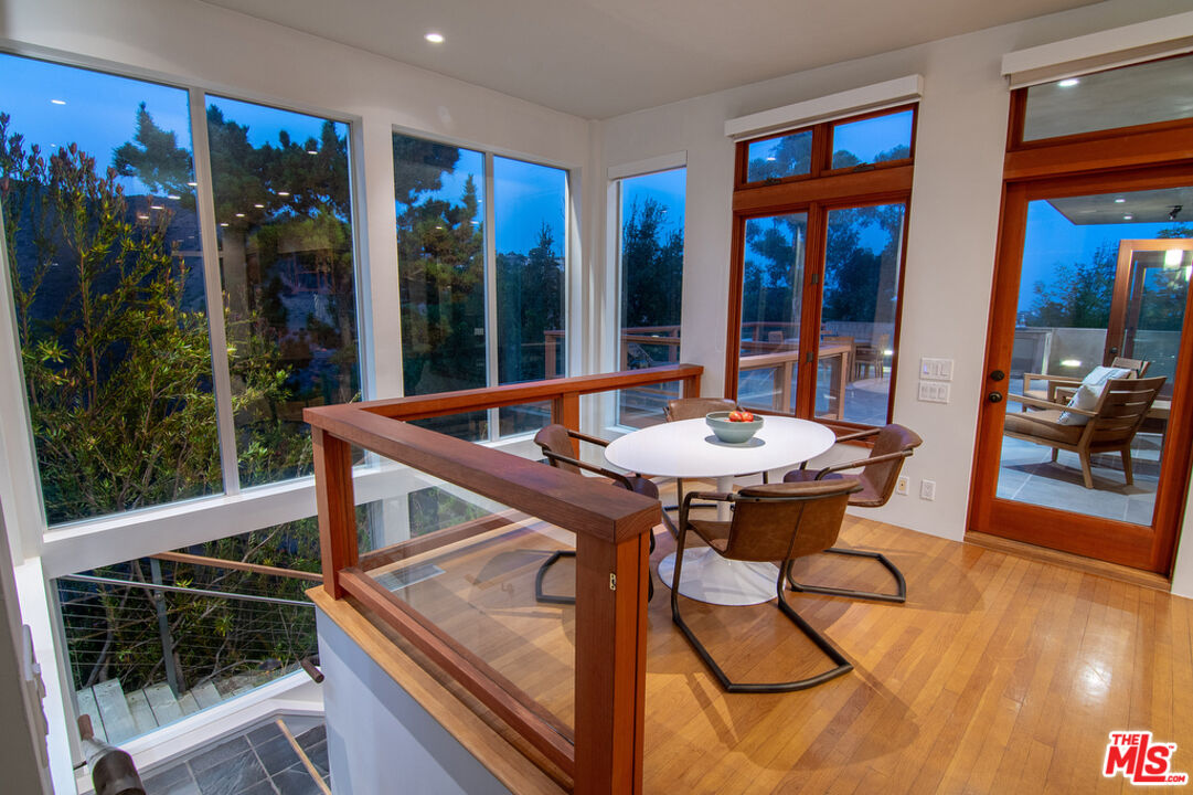 12517 Cloud Lane Los Angeles, CA 90049 - Photo 21 of 49