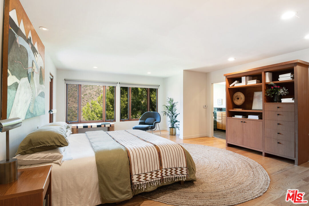 12517 Cloud Lane Los Angeles, CA 90049 - Photo 23 of 49