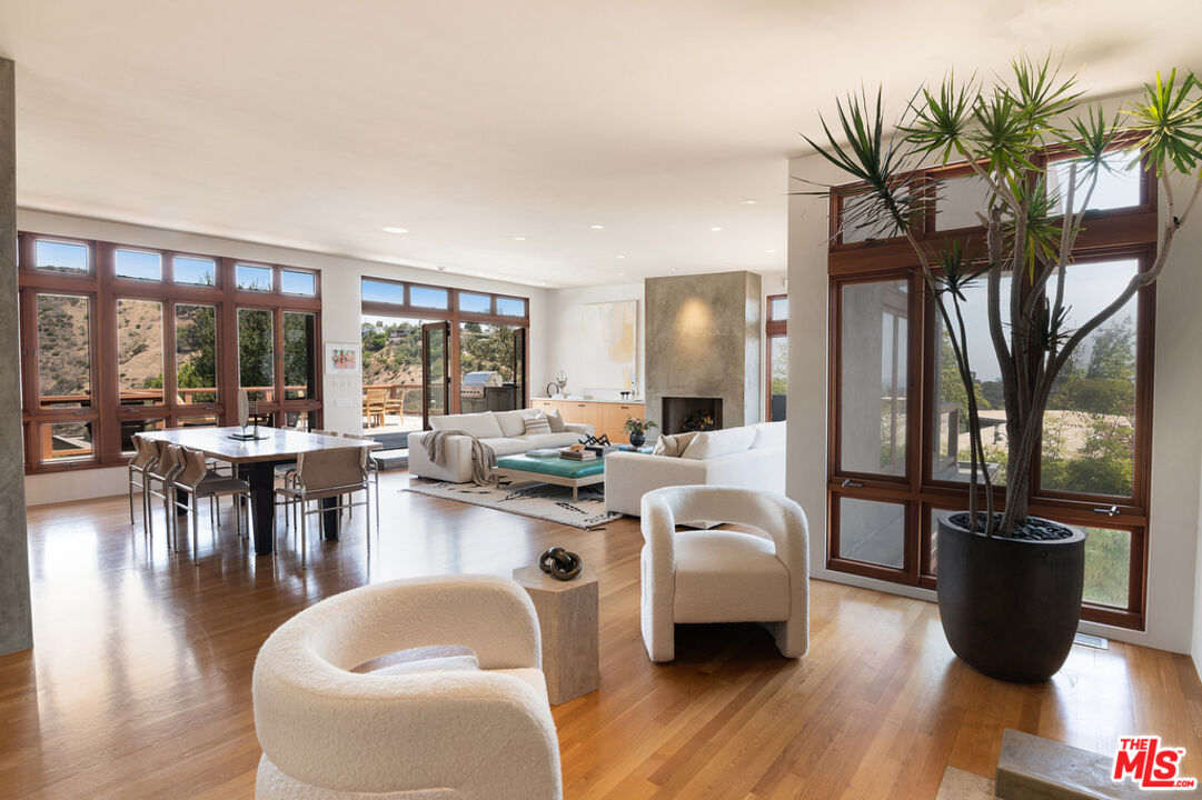 12517 Cloud Lane Los Angeles, CA 90049 - Photo 3 of 49