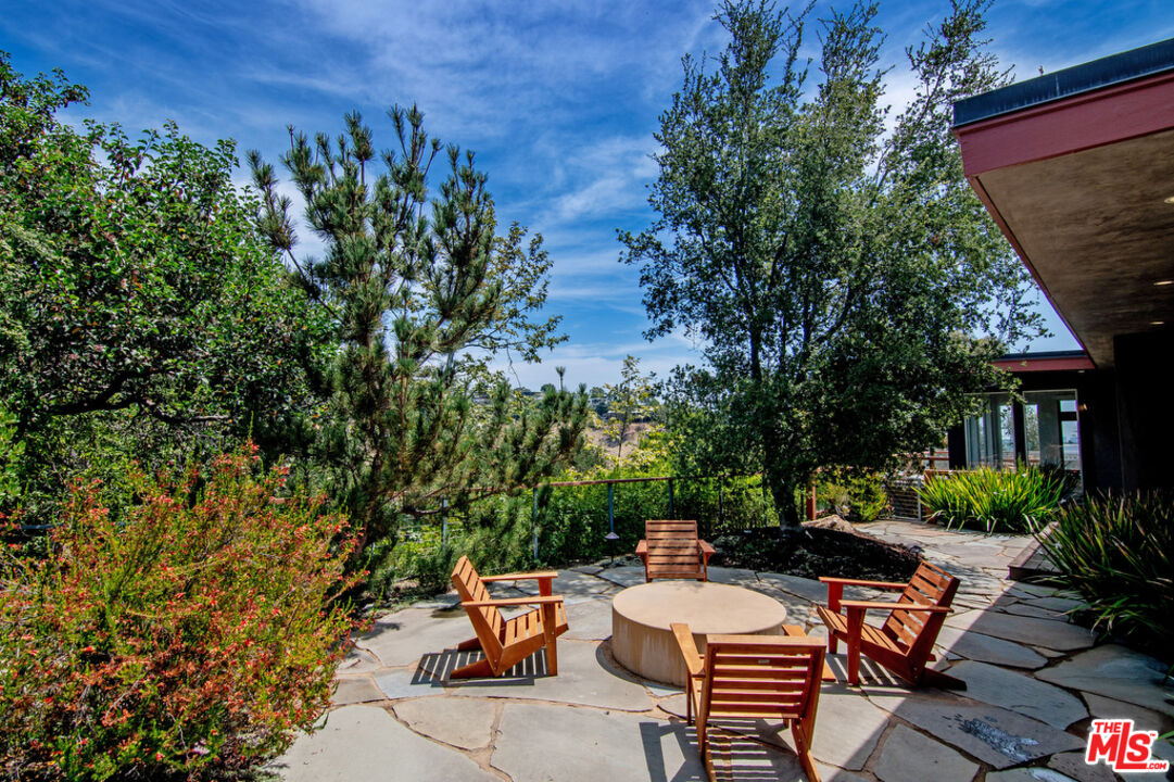 12517 Cloud Lane Los Angeles, CA 90049 - Photo 39 of 49