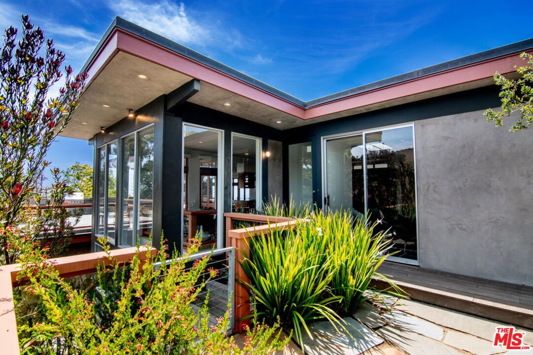 12517 Cloud Lane Los Angeles, CA 90049 - Photo 40 of 49