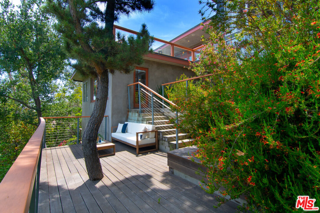 12517 Cloud Lane Los Angeles, CA 90049 - Photo 41 of 49