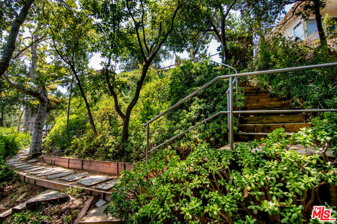 12517 Cloud Lane Los Angeles, CA 90049 - Photo 43 of 49