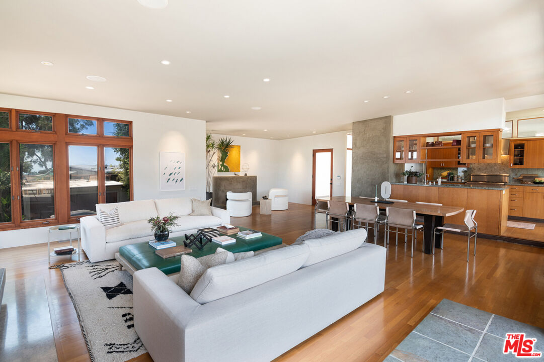 12517 Cloud Lane Los Angeles, CA 90049 - Photo 5 of 49