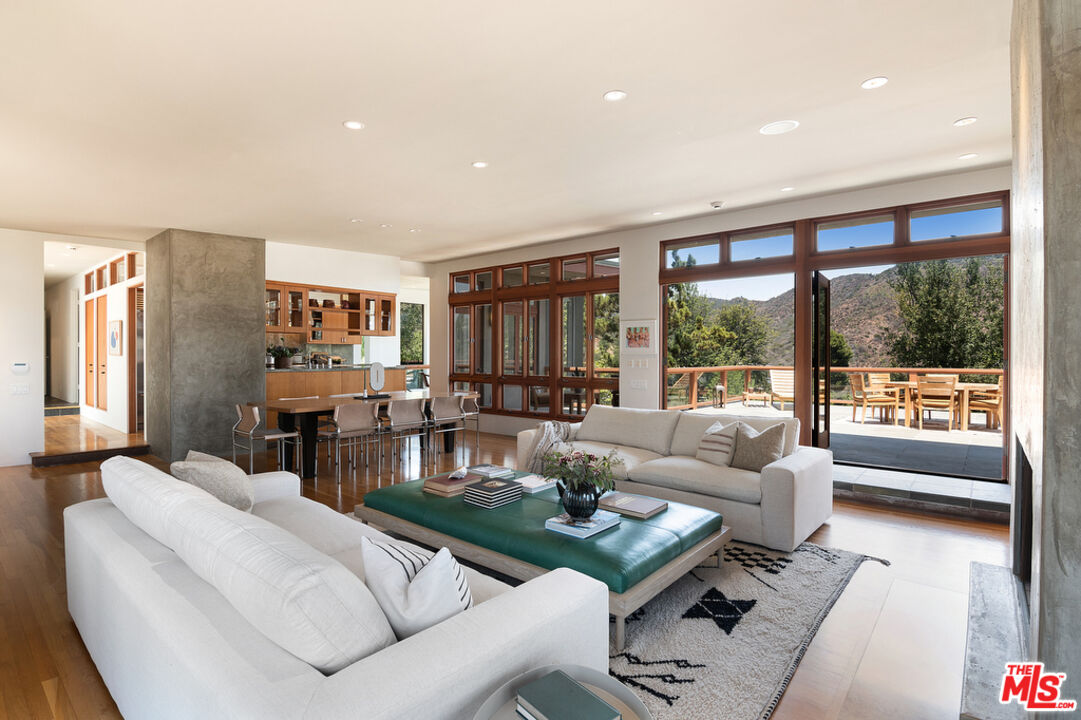 12517 Cloud Lane Los Angeles, CA 90049 - Photo 6 of 49