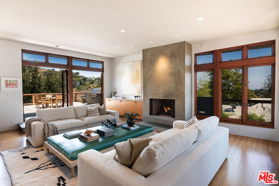 12517 Cloud Lane Los Angeles, CA 90049 - Photo 7 of 49