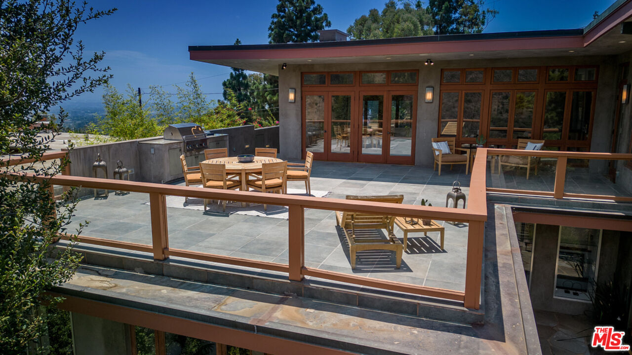 12517 Cloud Lane Los Angeles, CA 90049 - Photo 10 of 49