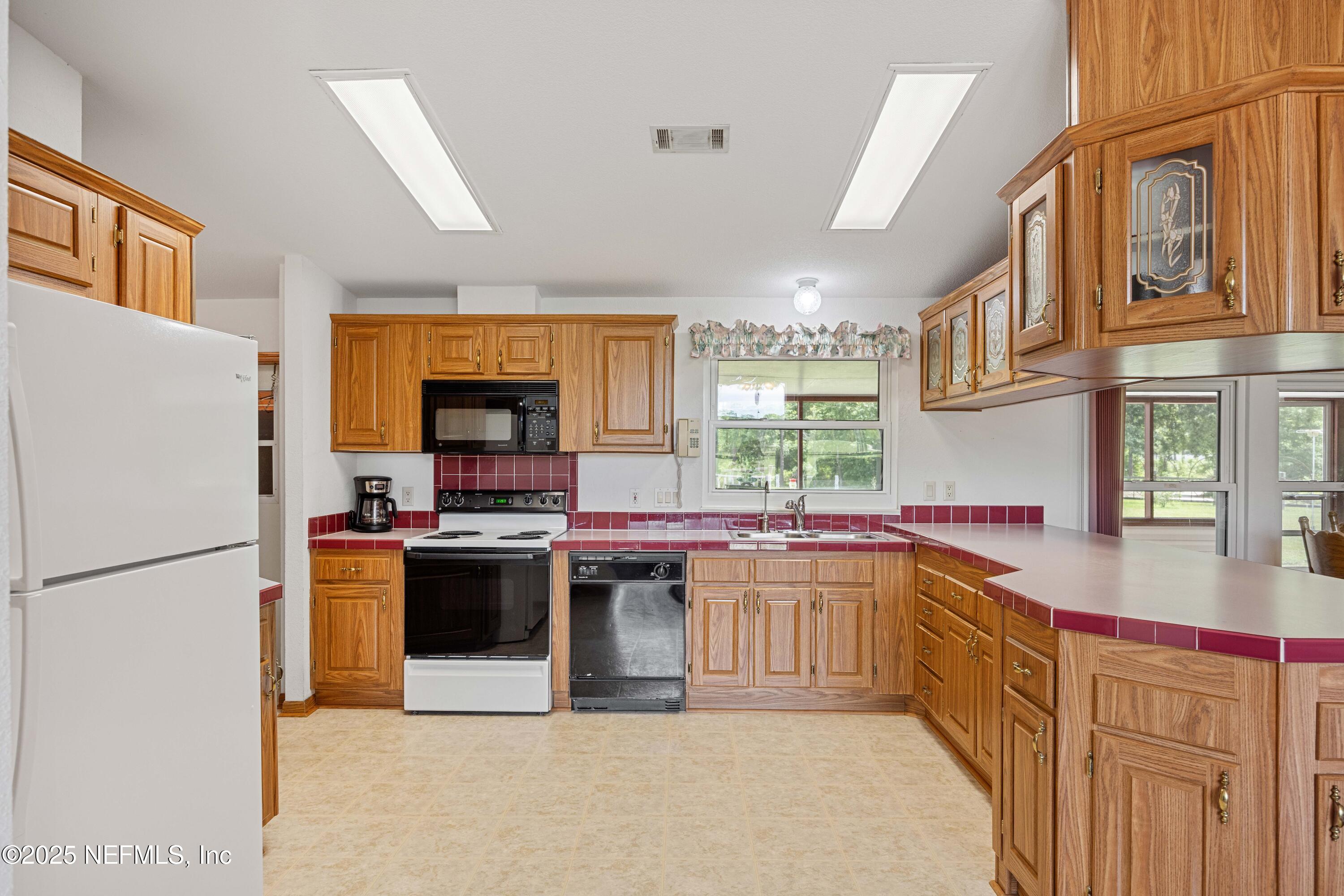 14888 Northeast 148th Path Raiford, FL 32083 - Photo 26 of 61 Kitchen
