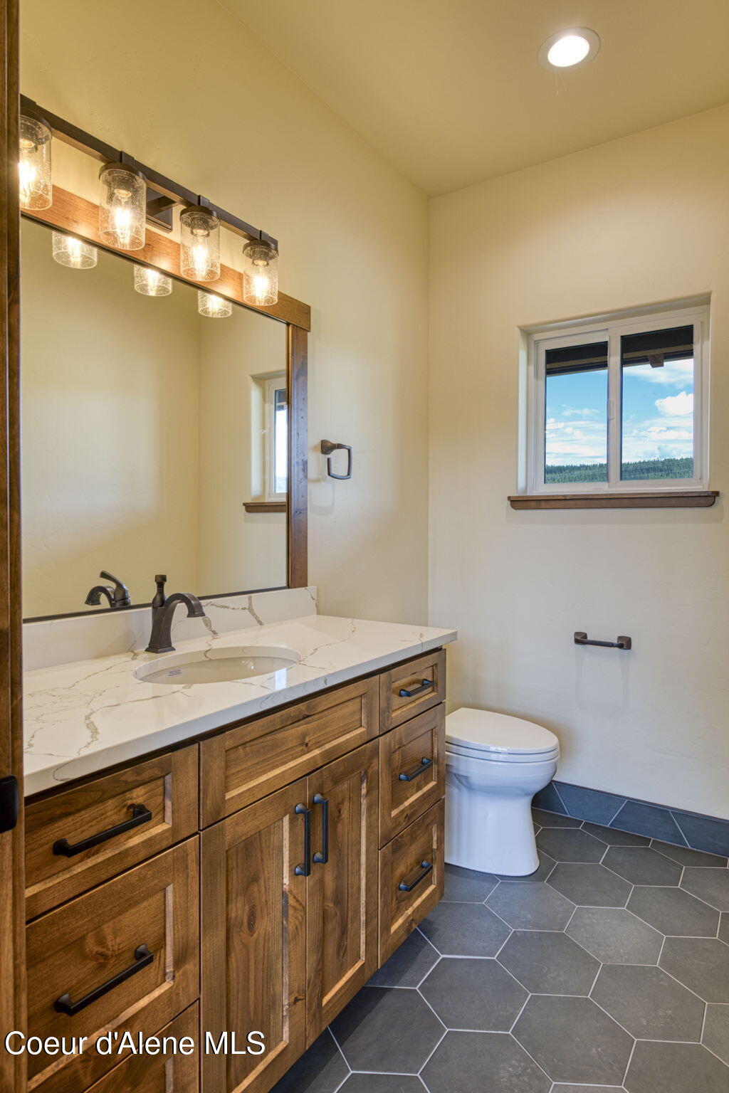 4450 Dufort Road Sagle, ID 83860 - Photo 34 of 81 Bathroom