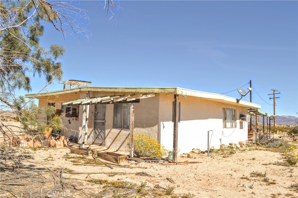 4040 Peter Rabbit Trail Twentynine Palms, CA 92277 - Photo 22 of 28 a view of a house with snow on the ground
