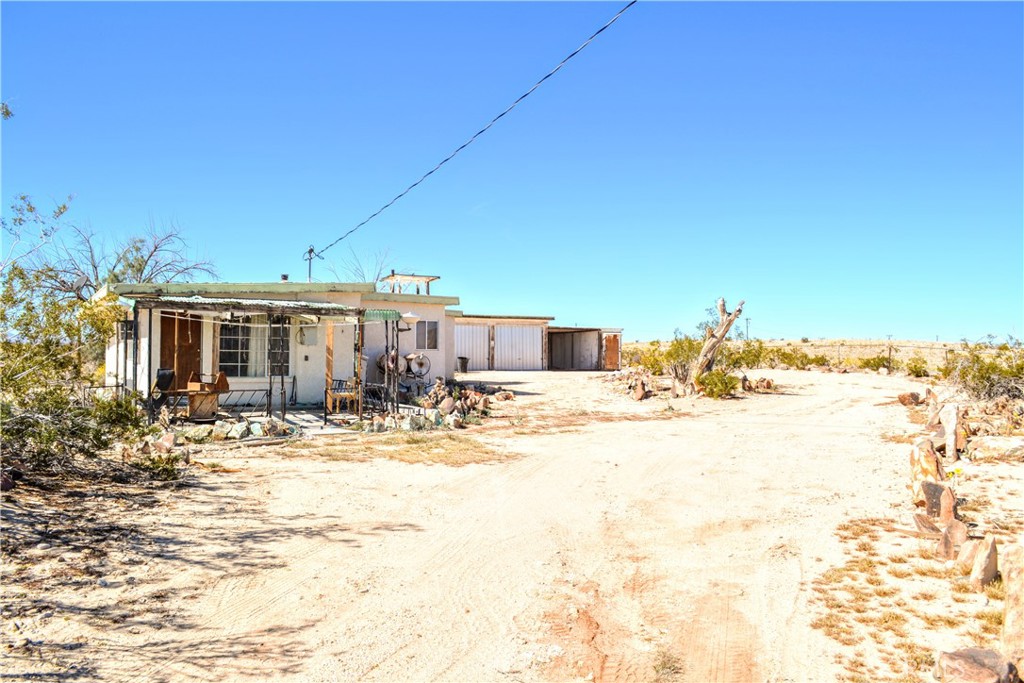 4040 Peter Rabbit Trail Twentynine Palms, CA 92277 - Photo 25 of 28 a view of a house with snow on the background