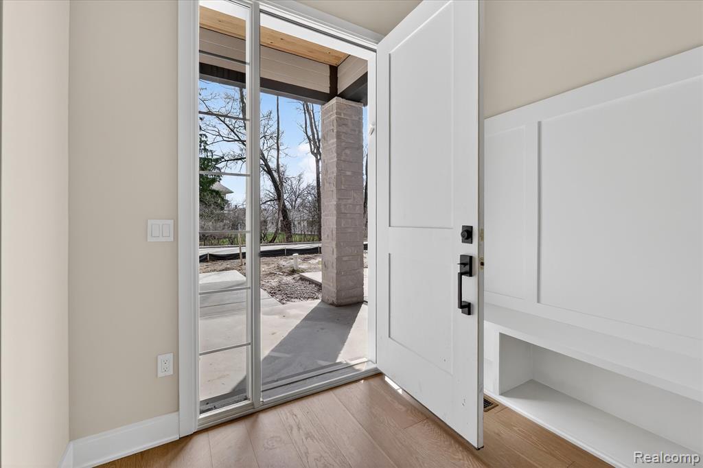 546 Maplehill Road Rochester Hills, MI 48306 - Photo 6 of 52