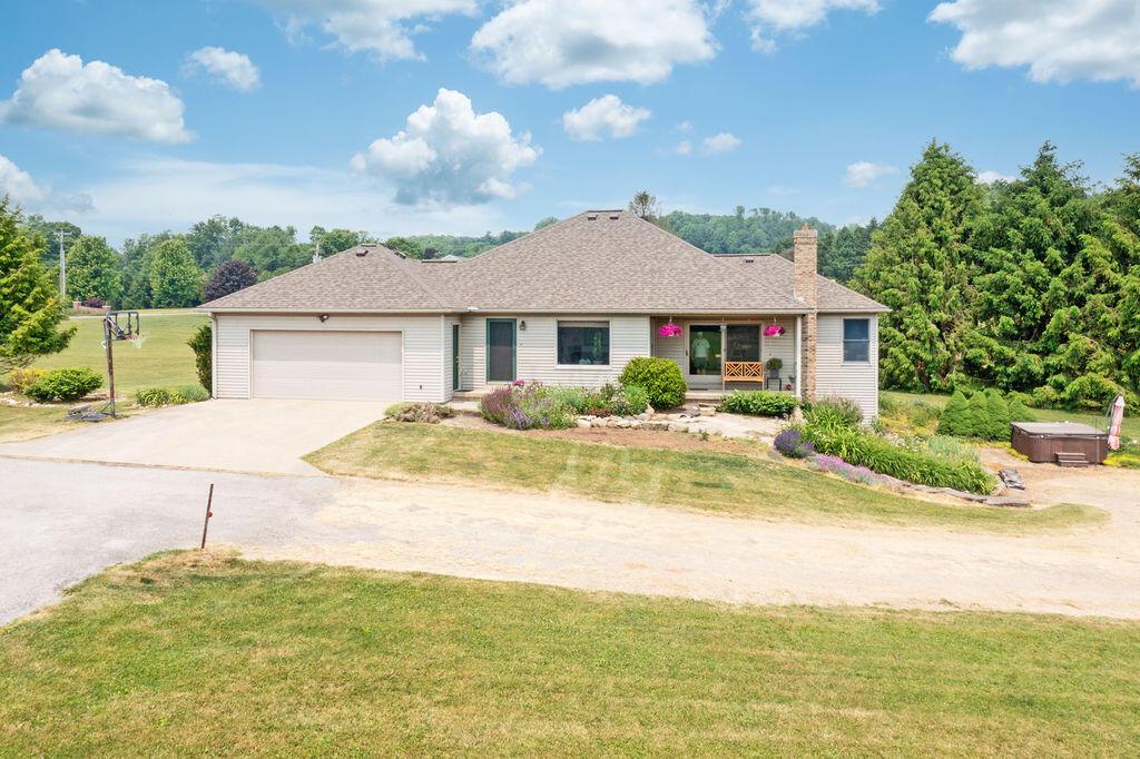 1707 Lexington Ontario Road Mansfield, OH 44904 - Photo 2 of 81 1707LexingtonOntarioRoadExt_Hommati102(2