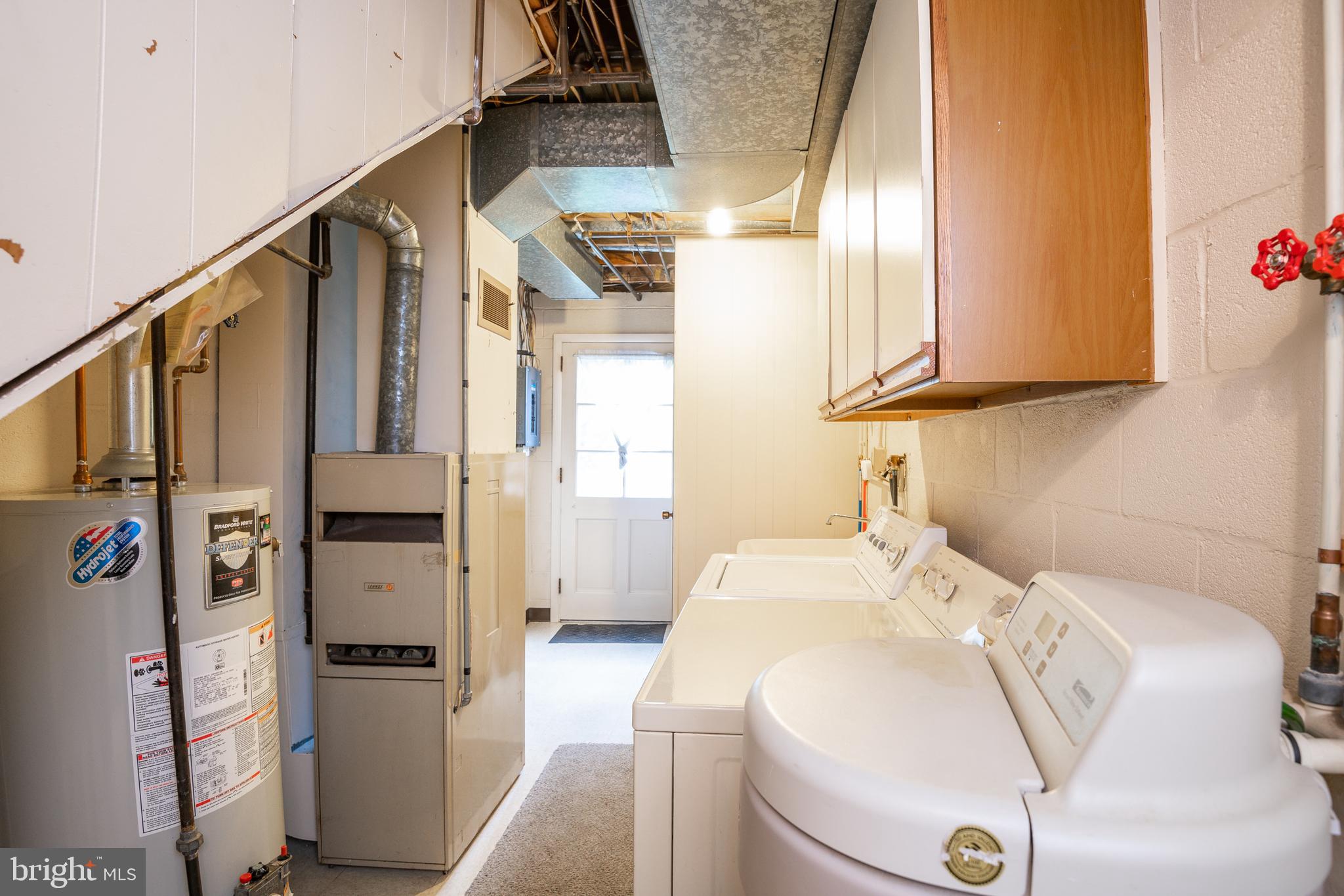 345 Sunset Road West Reading, PA 19611 - Photo 27 of 29 a bathroom with a sink and mirror