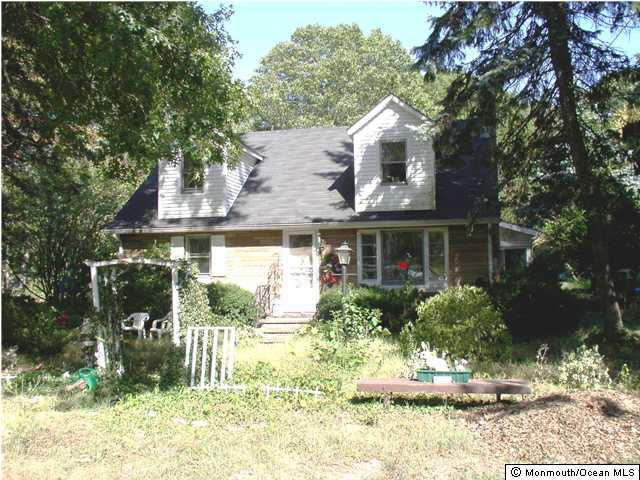 13 Success Road New Egypt, NJ 08533 - Photo 1 of 3 front view of a house with a yard